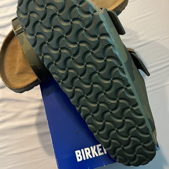 Women’s Birkenstock sandles new. Never worn - Picture 2 of 6